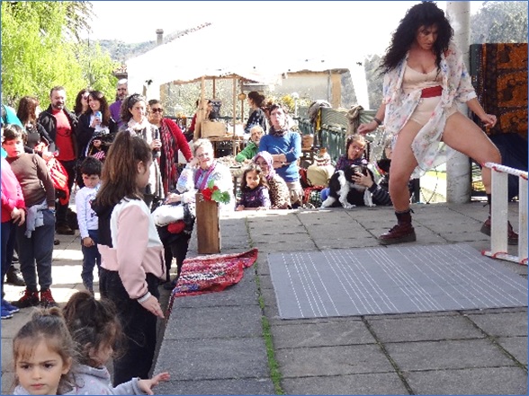 Isabel Cabrero enfrentndose a la escalera. / EL ECO