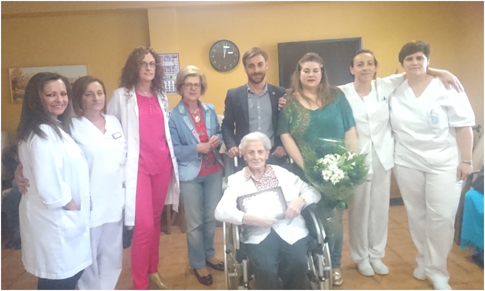 Entrega del galardon de abuela del ao 2016