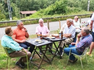 Reunin de los antiguos alumnos para tomar el vermut