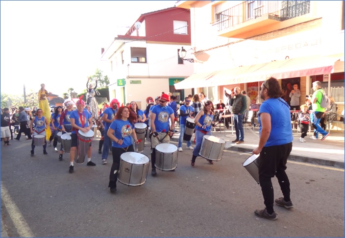 Batucada en Santa Eulalia celebrando el Antroxu 2024