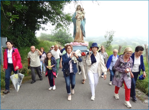 La Virgen del Rosario llegando a Arboleya, desde Vin. | EL ECO