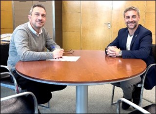 Gerardo Fabin Fernndez, con el Consejero de Ordenacin del Territorio, Urbanismo, Vivienda y Derechos Ciudadanos, Ovidio Zapico Gonzlez, en el despacho de ste, en Oviedo