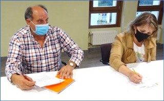 Jos Luis Miyar durante su intervencin, junto a su compaera de Grupo, Mara Elena Valiente.