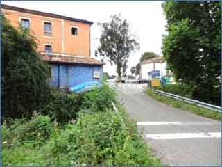 Zona del problema, en Santa Eulalia. A la izquierda, el charco de lodos. | EL ECO