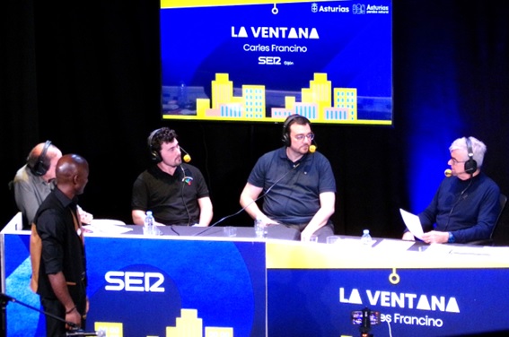 De izquierda a derecha, Isa�as Lafuente, Salvador Ond�, Edu Llosa, Adri�n Barb�n y Carles Francino.