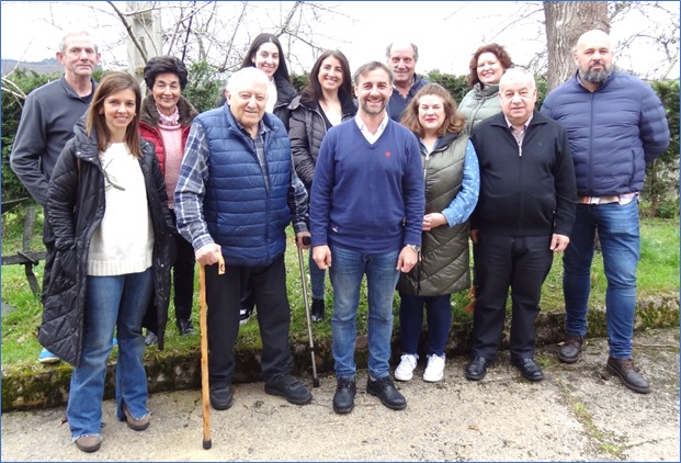 Por la izquierda, arriba: Constantino Snchez, Enedina Rodrguez, Vanesa Arenas, Arabela Garca, Jos Luis Miyar y Mercedes Iglesias. Delante: Almudena Robledo, Agustn Vega, Gerardo Fabin, Virginia Naredo, Armando Busto e Ivn Riego. | Foto: EL ECO