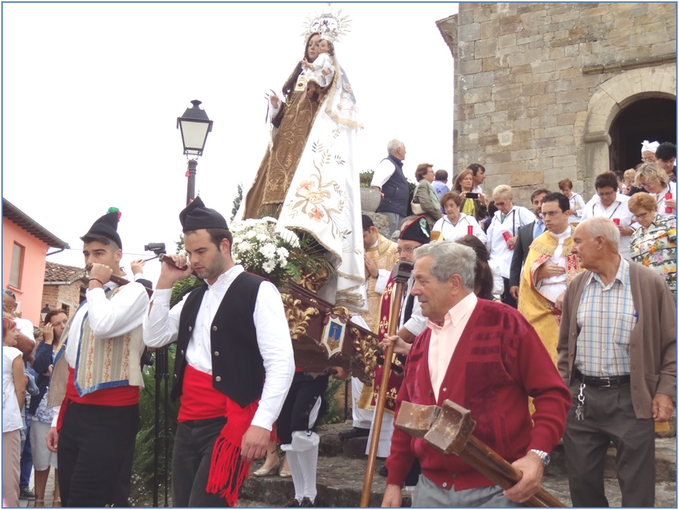 Salida de la Virgen del Carmen de la Iglesia