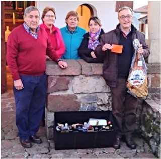 Cesta de navidad entregada a su ganador en Los Villares