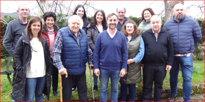 Su candidatura, en su presentacin el pasado 26 de febrero: Por arriba y por la izquierda, Manuel Constantino Snchez Tuero (Cams, jubilado), Enedina Rodrguez Corripio (Castiello, modista), Vanesa Arenas Andrade (El Llano, enfermera), Arabela Garca Cos