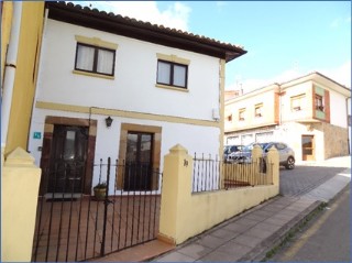 Vivienda vacacional en la calle Diego de Cabranes, de Santa Eulalia. | EL ECO