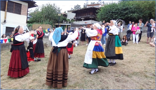 La romera que se organiz en el prau de la familia Corrales.