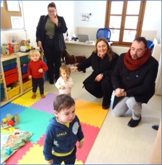El Presidente del Principado, Adrin Barbn, y la Consejera de Educacin, Lydia Espina, durante su visita del pasado 10 de febrero. En la foto de la pgina anterior, la placa actual (del da de la inauguracin, y de esta visita). | EL ECO, Archivo