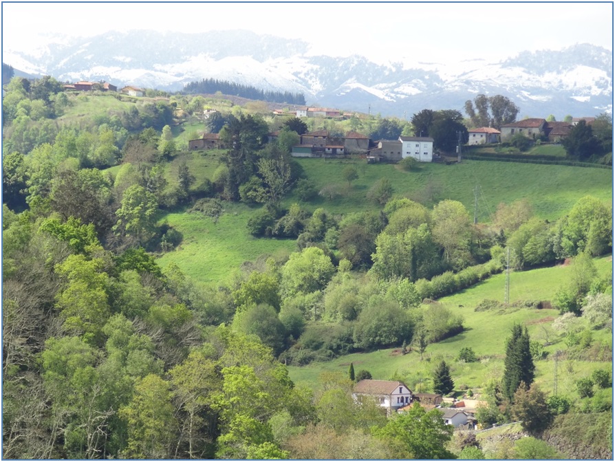 Imagen de Peamayor al fondo nevado esta semana
