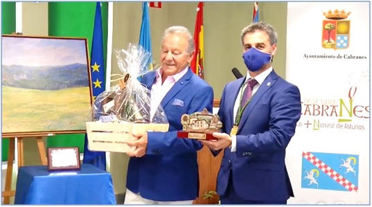 Vicente Daz recibi, al trmino de su actuacin, estos regalos, descritos al final de esta misma pgina
