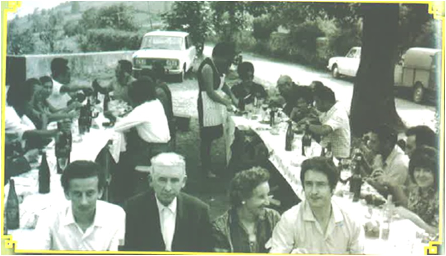 Fiesta en Incs, en agosto de 1971. A la derecha, Ramn y su esposa, Maximina Valvidares./ Foto: Libro-Centenario de la Jira, de la Asociacin El Berizu.