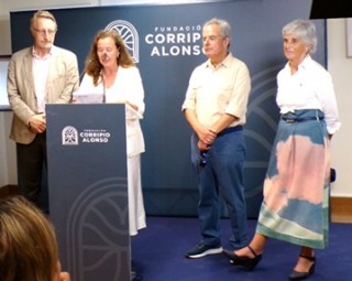 El profesor cabran�s �scar Rodr�guez Buznego (segundo por la derecha; y aqu�, en el momento de dar a conocer el fallo) form� parte del Jurado de Comunicaci�n y Humanidades.