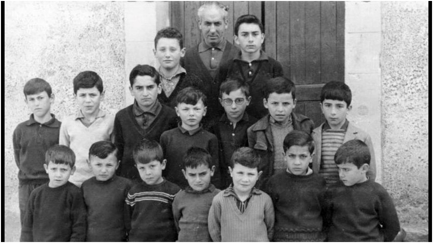 El destino ya quiso poner juntos a Gonzalo (arriba) a Manuel (debajo, segundos por la derecha) en esta foto escolar, en Vin