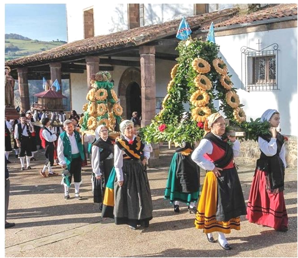 Salida de ramos y de la Santa de la iglesia parroquial./ Foto: Manuel Fuentes