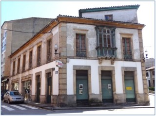 En esta foto, con el letrero de `Adolfo La Fe` en la esquina
