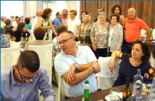 Primero por la derecha, de pie, en la fiesta anual de la Agrupacin el 13 de julio de 2019, en Amandi. EL ECO, Archivo