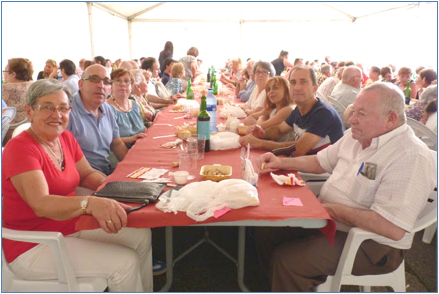 Participantes  en la paellada realizada en la Sienra