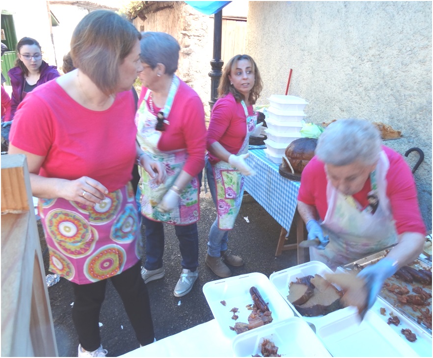 Paula, Mara Dolores, Nieves, Mnica y Amparn, en pleno ajetreo / EL ECO