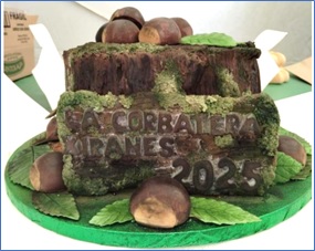 En esta foto, la denominada en la crnica joya de la corona, obra repostera de Marisol Alonso y que alcanz los 300 euros en la subasta