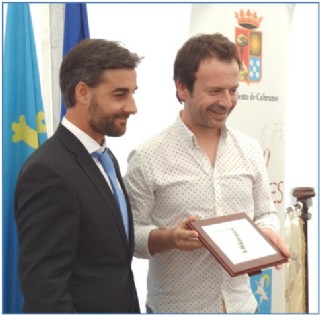 Nacho Manzano recogiendo el  premio Grano de Oro