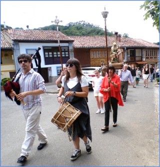 Los hermanos Fern�ndez Joglar abriendo la procesi�n.