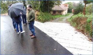 La rampa, en explicacin del Alcalde, para poder acceder a las fincas colindantes.