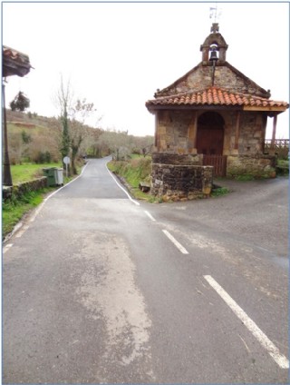 Vista de la carretera desde la entrada del pueblo