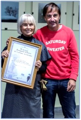 William Lloris con Luz Mari del Sol cuando sta recibi el diploma