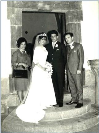 Elvira Prida Gonzlez (primera por la izquierda) en la boda de Clarita y Gabriel, en Fresnedo (1965). De padrino, Dalmacio Riego Cuesta./  Foto gentileza de Mara Dorc Clara Prstamo Garca