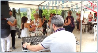 Ambiente en la carpa de Niao, durante el baile, hace un ao. / EL ECO