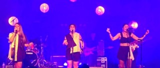 El grupo mierense Algaire, durante su reciente actuacin y xito en el Festival de Lorient.