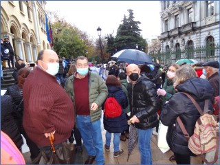 Vecinos cabraneses en la manifestacin, ante la sede de Presidencia.