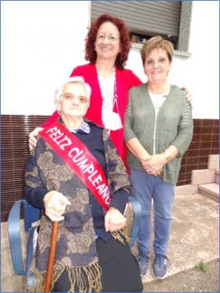 Con sus dos hijas, Ana y Argelia.
