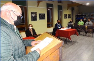 Jos Antonio Martnez Rozas dando lectura a nuestra pretensin, durante la sesin Plenaria. / EL ECO