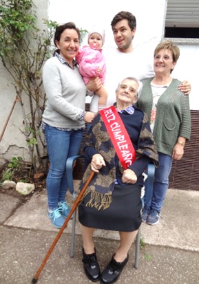 Las cinco generaciones: Mara del Mar (nieta), Antonia (tataranieta e hija del siguiente), Lucas (bisnieto e hijo de la primera) y Argelia (hija de Amparo). | EL ECO