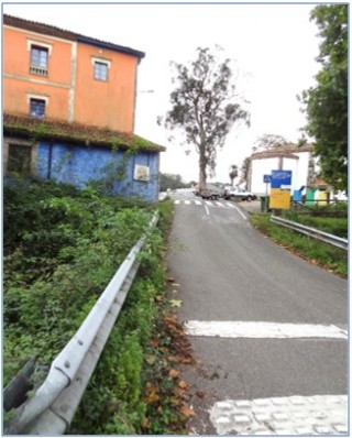 Zona de estanque de lodos, a la izquierda, llegando a Santa Eulalia desde Puente Lluengra