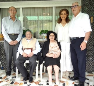 Con su hermana, sus hijos (Falo y Jos Luis) y la esposa de ste, Tita.