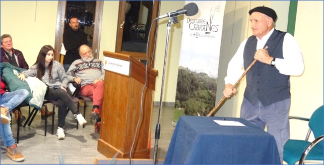 Manuel Garca, durante su monlogo Un tratu sin condiciones. | EL ECO
