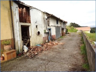 Restos de la zona incendiada el 23 de abril en El Casar