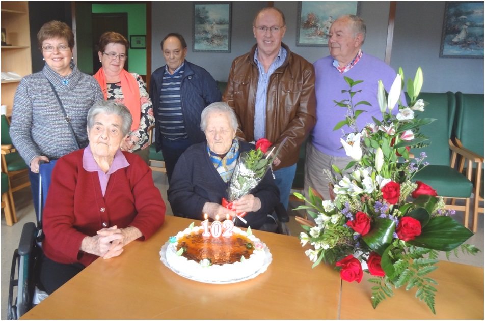 Pepina, Rosa, Valentn Arprez, Jos Manuel Llera y Francisco, con Elvira y Pura./ECO