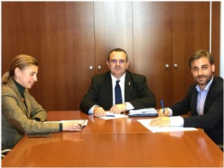 Reunin de Gerardo Fabin con Isaac Pola y Eva Pando, en la Consejera, este pasado martes./ Foto: Gobierno del Principado de Asturias