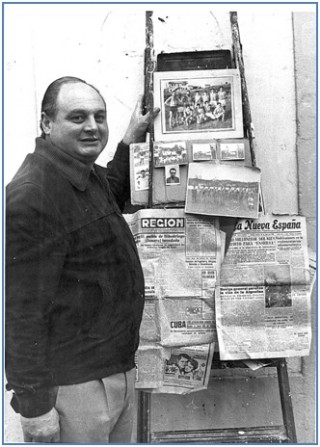 Maxi es hijo de Jess Secundino Francisco Segu  (aqu, con recuerdos suyos de peridicos de 1956 y 1959, fotografiado por EL ECO  en 1985) y de Rosita Gutiez Ura.