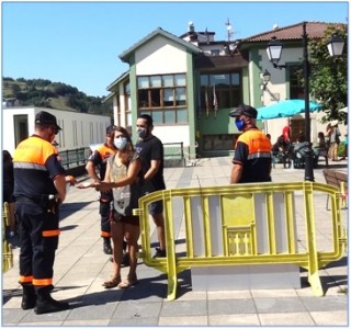 en esta foto, puesto de control de acceso, con desinfeccin de manos