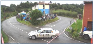 Coche maniobrando
