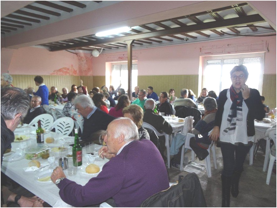 Ambiente comensal en el local de Villa Los Cuetos