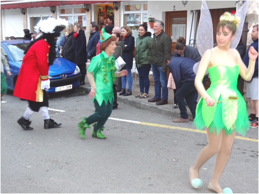 `Folixa pa Toos`, con el capitn Garfio, Peter Pan y Campanilla.